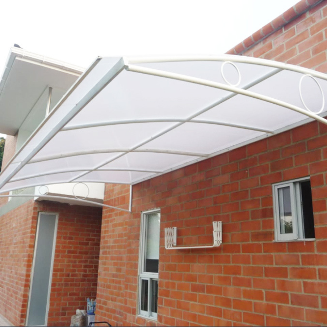 Cubierta curva residencial en policarbonato