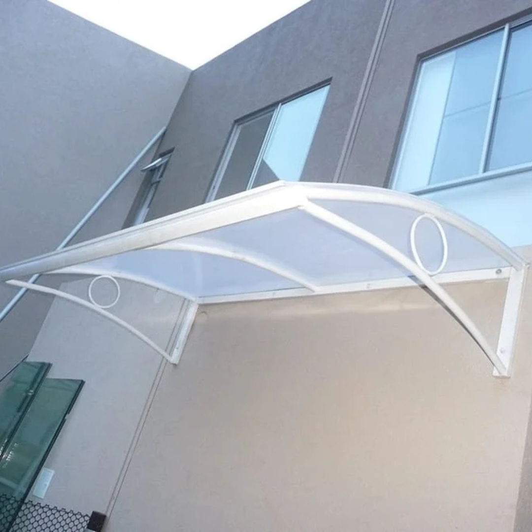 Marquesina de policarbonato en entrada